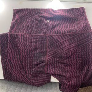 Lulu red printed leggings!